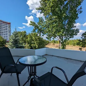 https://lakefront-suite-with-free-parking-spacious-balcony.bucharesthotelsnow.com